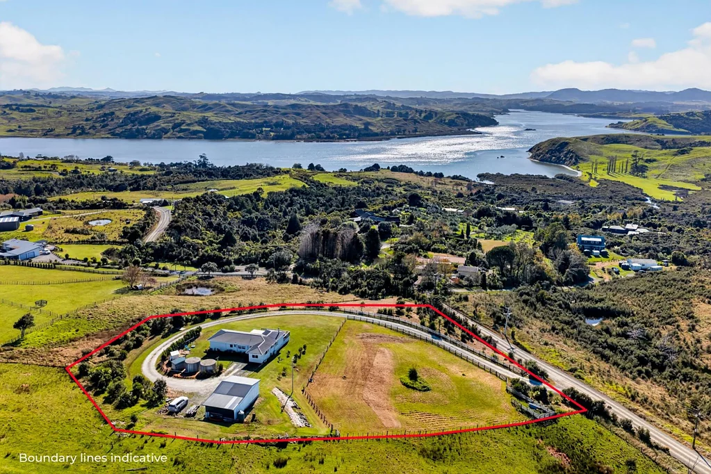 Kaiwaka 4 Bedroom Sunsets, Space & Spectacular River Views