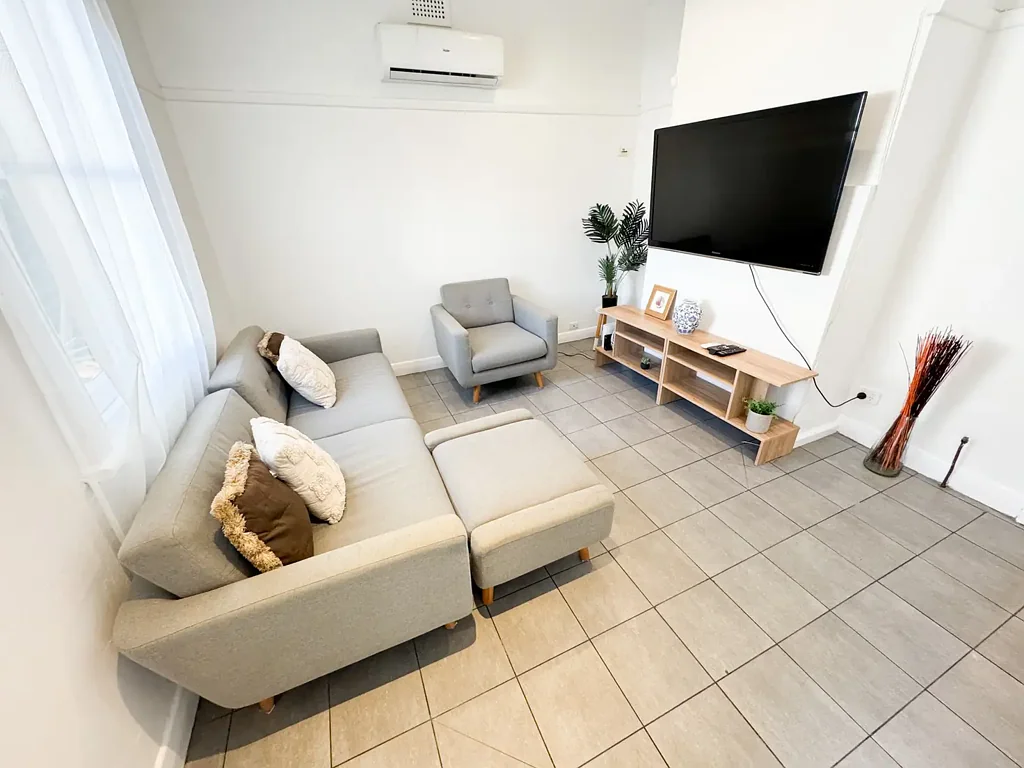 FULLY FURNISHED BALACLAVA HOUSE WITH HUGE COURTYARD