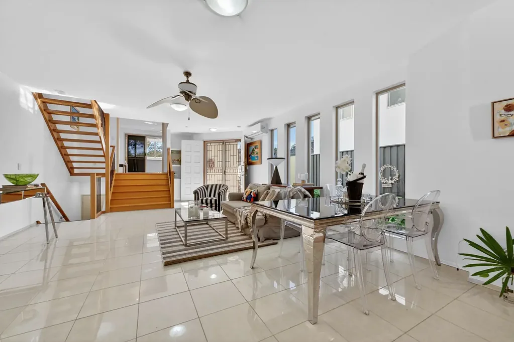 Surfers Paradise 3Moenga Split-Level Living, Private Courtyard, Room to Grow
