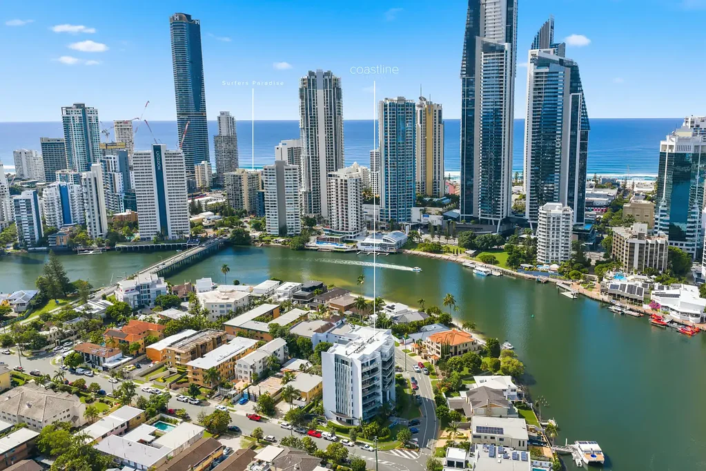 Surfers Paradise 3房  Boutique Riverfront Living with Panoramic 180-Degree Views