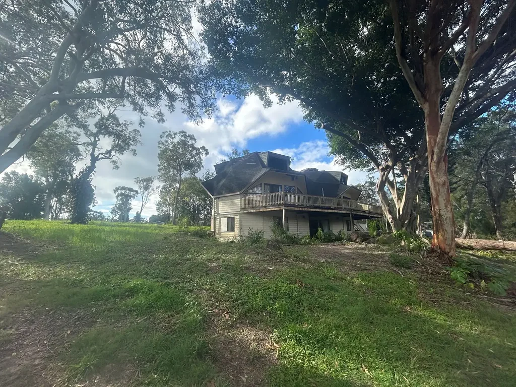 Macleay Island 4房 宽敞物业 东北部位置 多层设计 灵活居住空间 海岛微风 宁静休闲场所 宏伟地块 翻新潜力 Spacious Island Home on 1,875m² – Packed with Potential