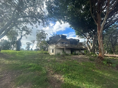 Macleay Island 4房 宽敞物业 东北部位置 多层设计 灵活居住空间 海岛微风 宁静休闲场所 宏伟地块 翻新潜力 Spacious Island Home on 1,875m² – Packed with Potential