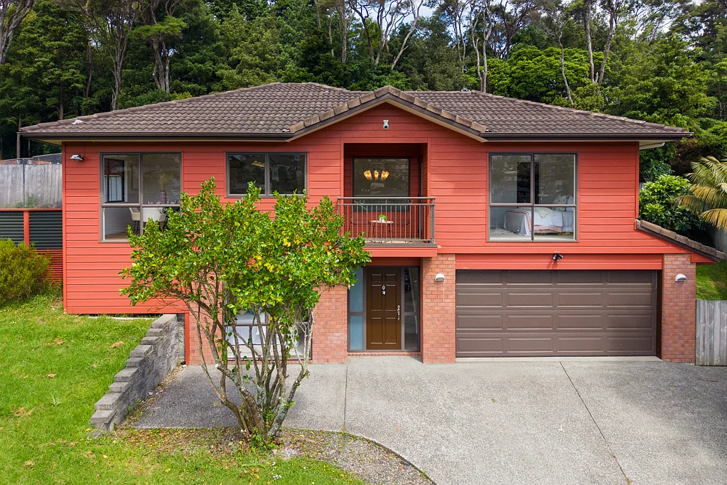 Henderson 4房 优雅北向住宅！688㎡地块，全围栏后院，靠近宁静保护区，舒适与便利兼得！ Elegant North-Facing Home with Modern Comforts