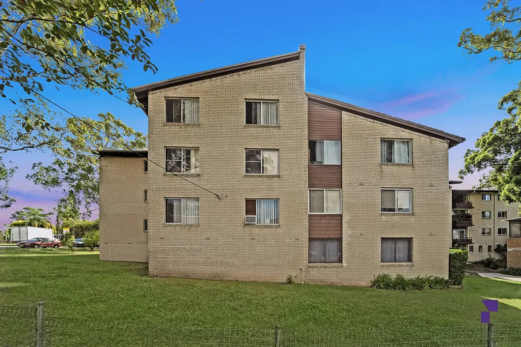 Sefton 2ਬੈੱਡਰੂਮ Well-presented Apartment set minutes to Sefton Station and local shops