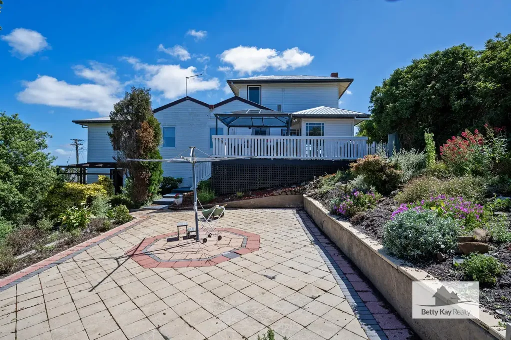 Smithton 4 Bedroom Stunning Character, Family Home in Smithton! Available WIWO (Furniture)