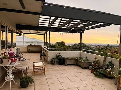 Stunning 4-Bedroom Executive Home with Panoram...