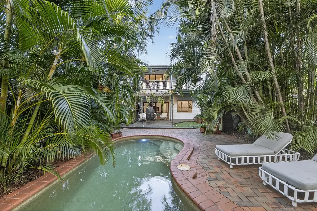 Renovated Queenslander with a Dressing Room fit for a Queen