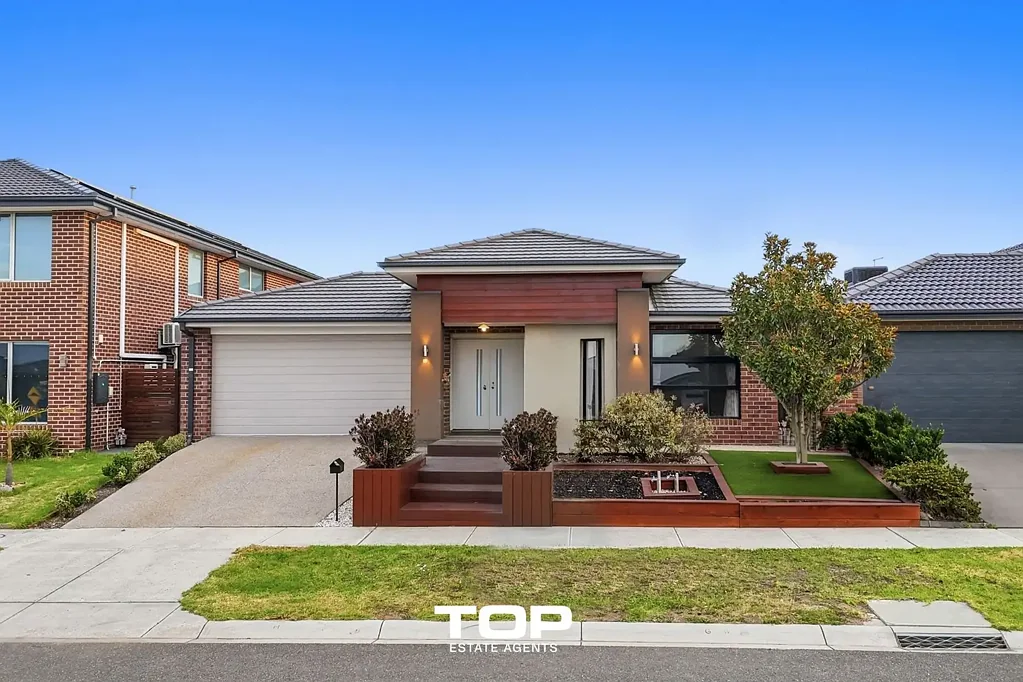 92 Moxham Drive, Clyde North, VIC 3978