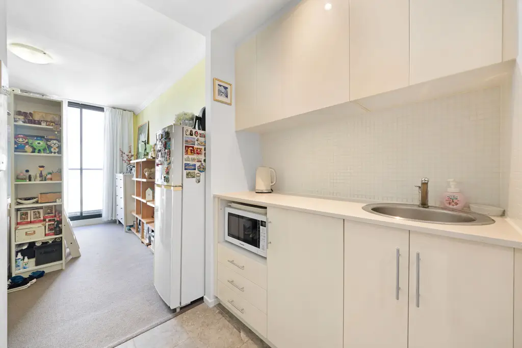 Sydney Sunlit CBD Gem in Prime Location – Modern & Stylish!