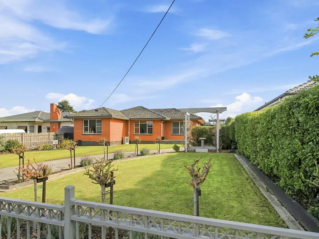 East Bairnsdale 4房  FAMILY COMFORT WITH ROOM TO GROW