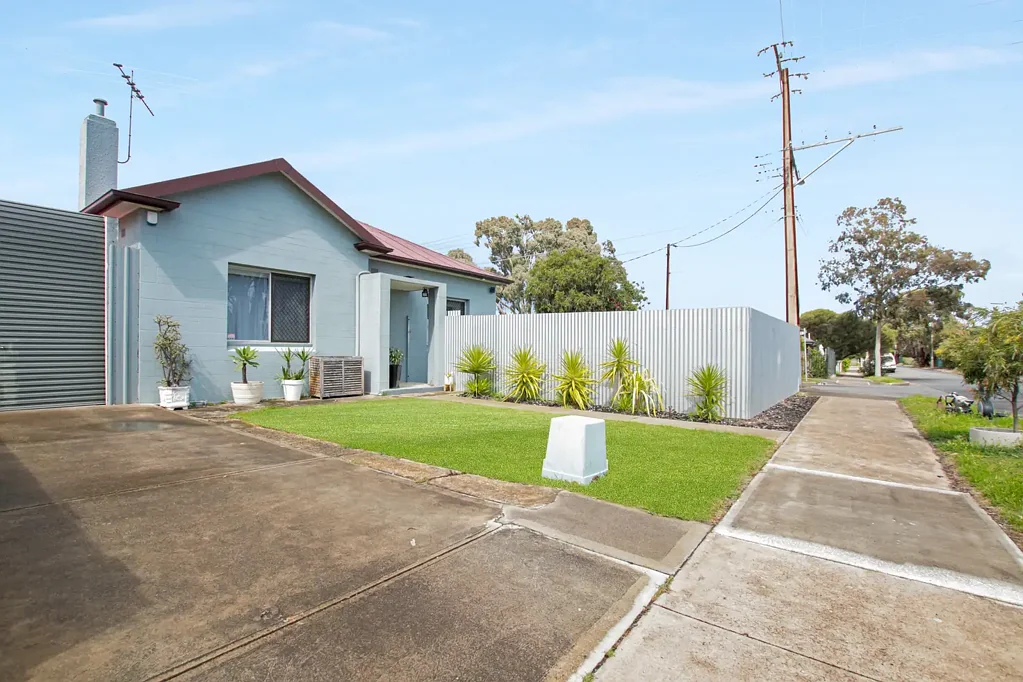 Well-Maintained, Three Bedroom Fully Fenced Home