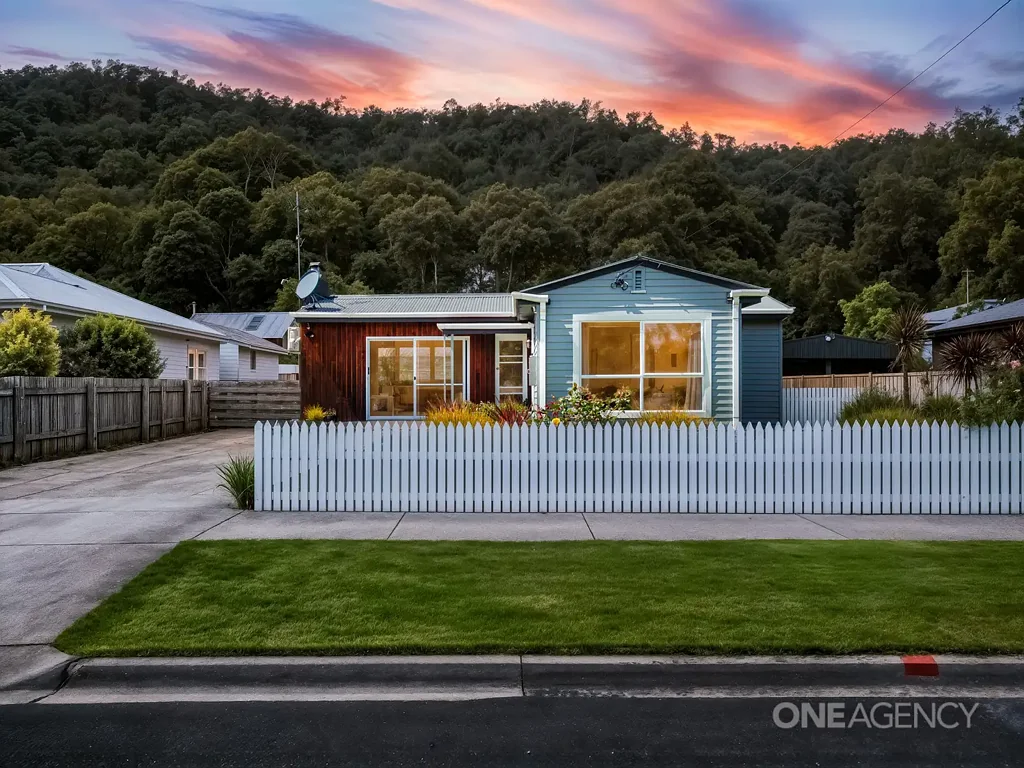 Heybridge 3Kwarto Wow: Fully Renovated + Huge 3-Bay Garage/Shed!