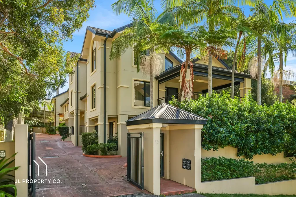 Perfectly Positioned Townhouse In Terrigal