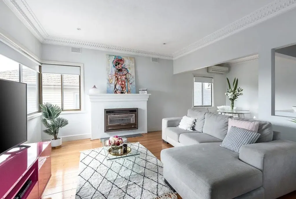 Pascoe Vale South 2 Bedroom Elevated Charm with Panoramic Views
