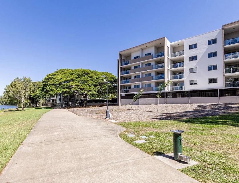 127/1A Sporting Drive, Thuringowa Central, Townsville, 2 Bedrooms, 2 Bathrooms, Apartment