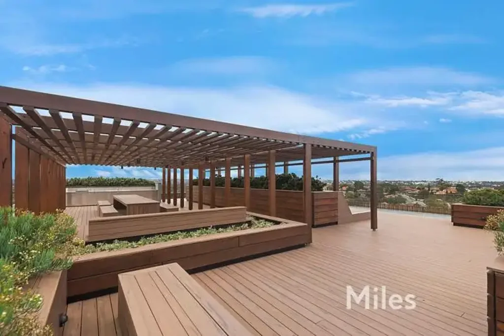 FABULOUS ROOFTOP ENTERTAINING - EXCELLENT LOCATION