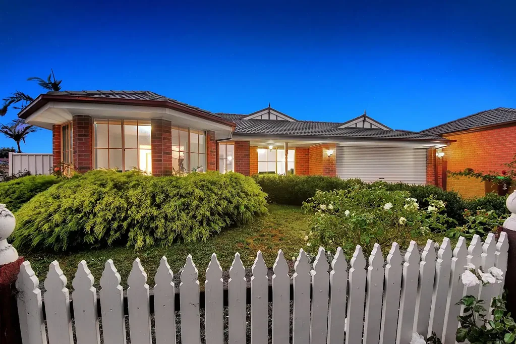 The Perfect Blend of Comfort and Location in Berwick!!