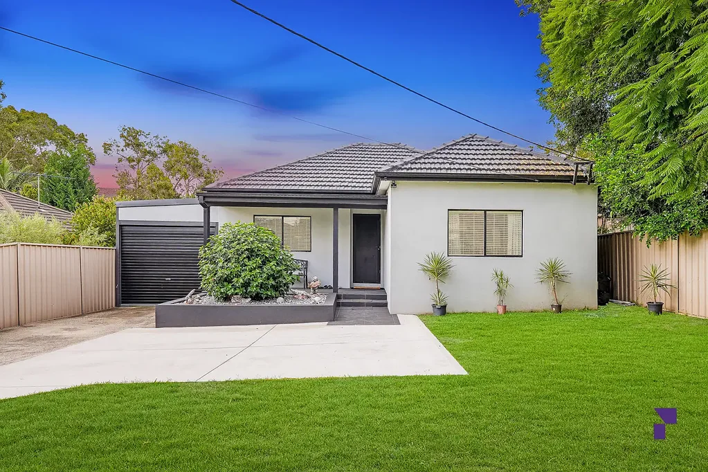 Sefton 4ਬੈੱਡਰੂਮ Stylishly refreshed north-to-rear facing home 500m from Sefton Train Station