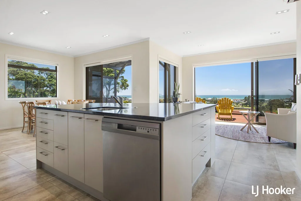 Waihi Beach 4 Bedroom Elevated Coastal Retreat with Breathtaking Views
