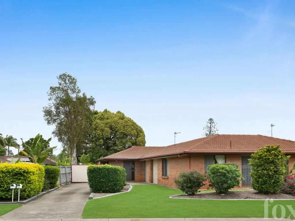 2/4 Stephenson Street, Labrador, QLD 4215