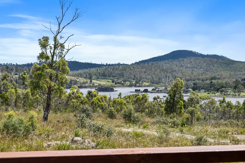 Murdunna Spectacular Water Views with Endless Potential!