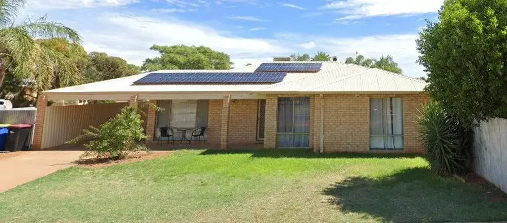 NEAT & TIDY 3x1 HOME WITH POWERED SHED
