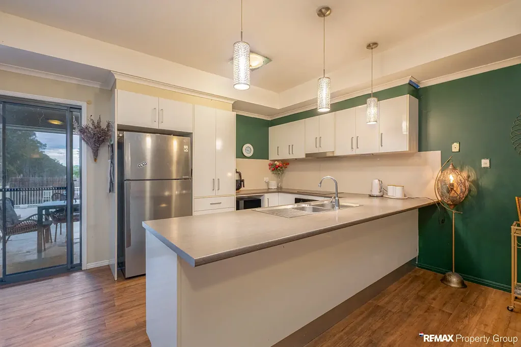 Curra 4房  Acreage Living at Its Finest - Family Comfort, Pool, Shed & Room to Breathe
