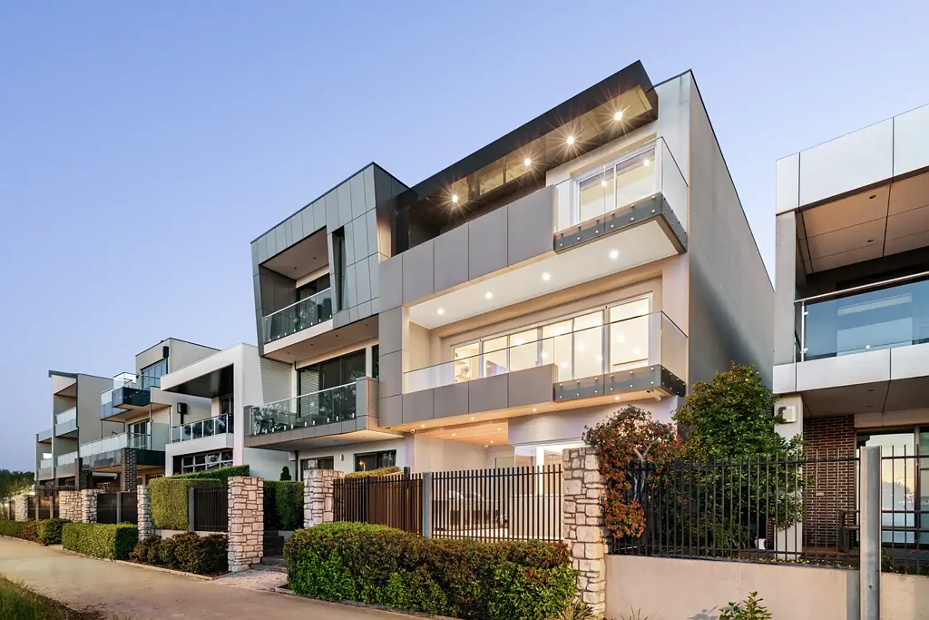Caroline Springs 5कमरा Luxury Living. Uninterrupted City & Lake Caroline Views.