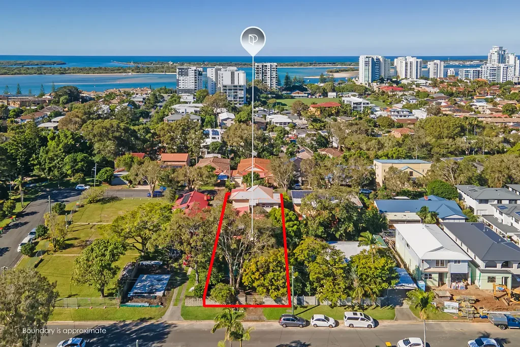 Labrador 4Kwarto Hilltop Opportunity with Development Potential & Dual Street Frontage