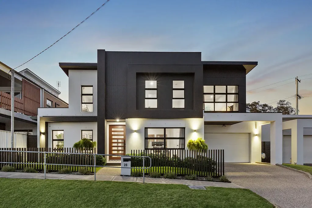 Merewether 4房  Minimal Maintenance Luxury Complete with Ocean Glimpse
