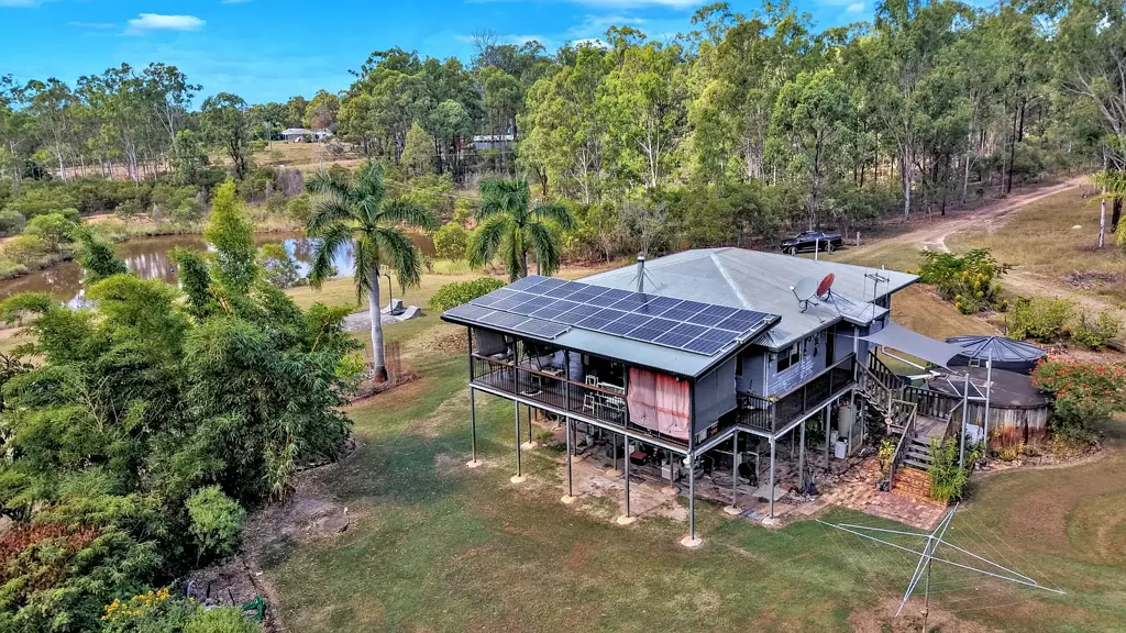 Maroondan 3 Bedroom charming 3-bedroom house is set on an expansive 10.03 hectares
