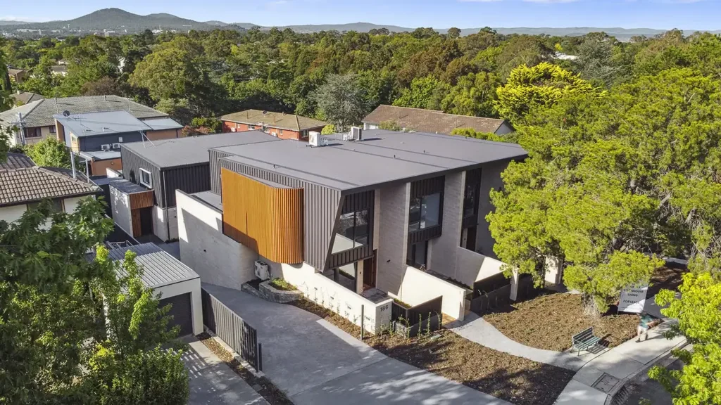 Luxury Townhouse In The Heart Of Red Hill