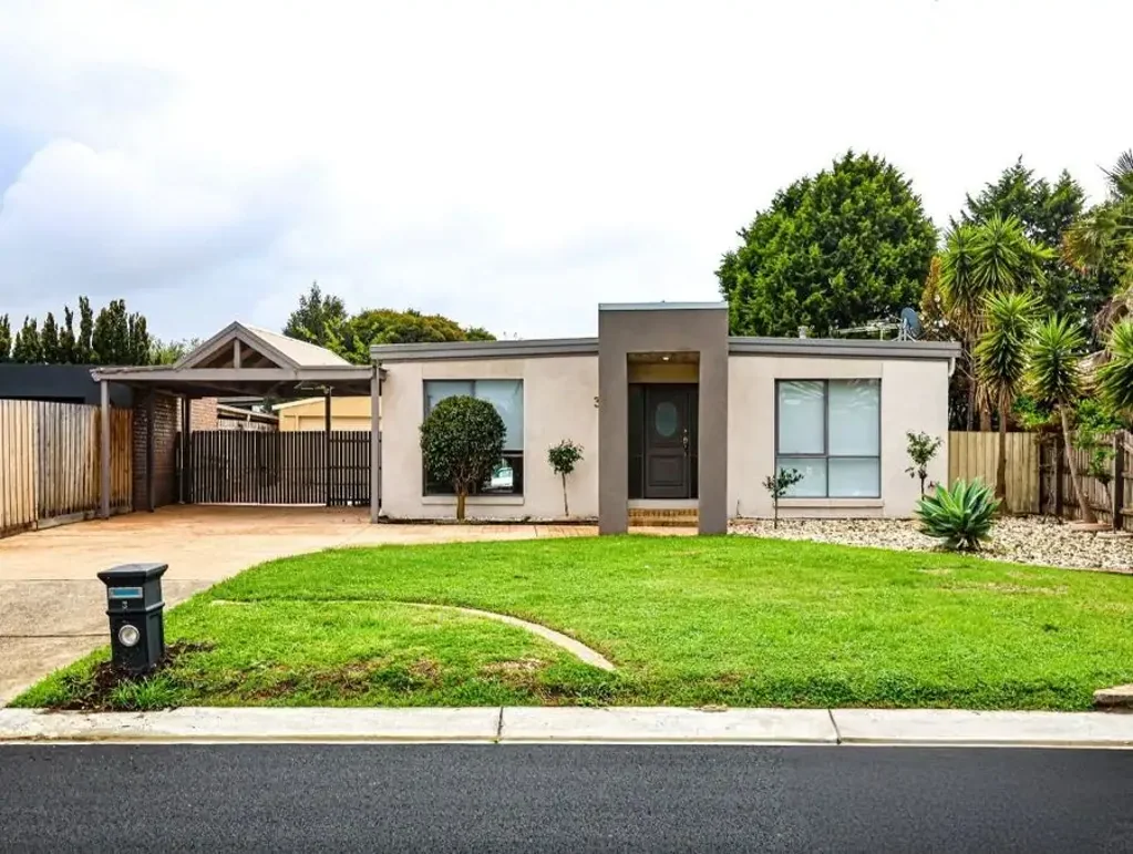 Craigieburn 3कमरा FOR SALE - PRIME INFILL DEVELOPMENT SITE WITH STRONG INCOME POTENTIAL