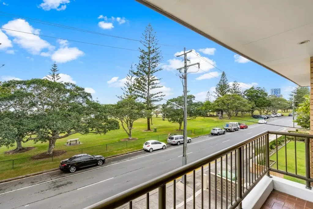 4/228 Marine Parade, Labrador, QLD 4215
