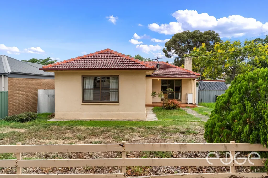 Clearview 3房  Corner Block on Clearview Crescent with Endless Possibilities!