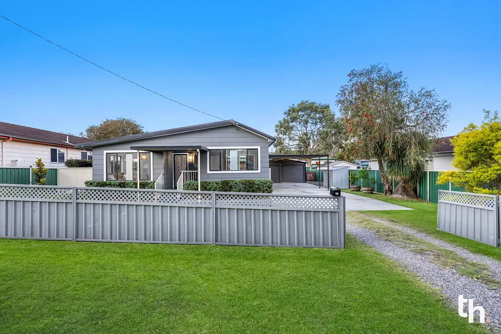 Barnsley 3房  Good Looks and Great Garaging in Family-Centric Community