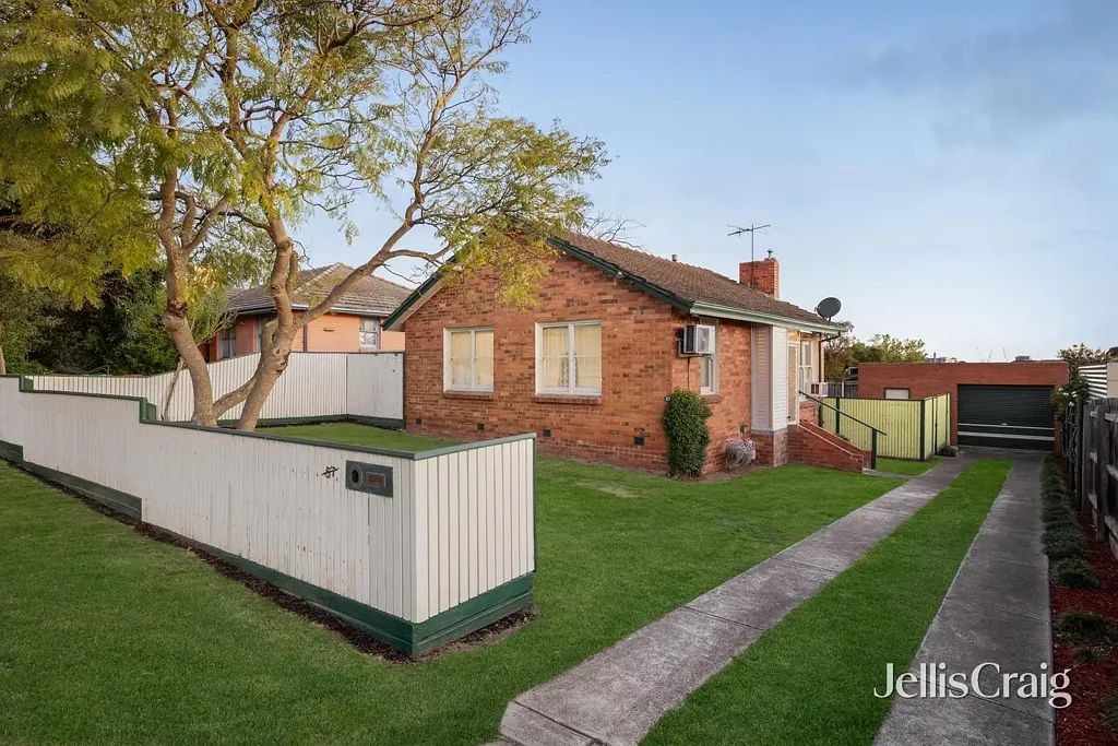 Heidelberg Heights 2房 595 平方米土地上的无限潜力 A Wealth of Potential on 595sqm