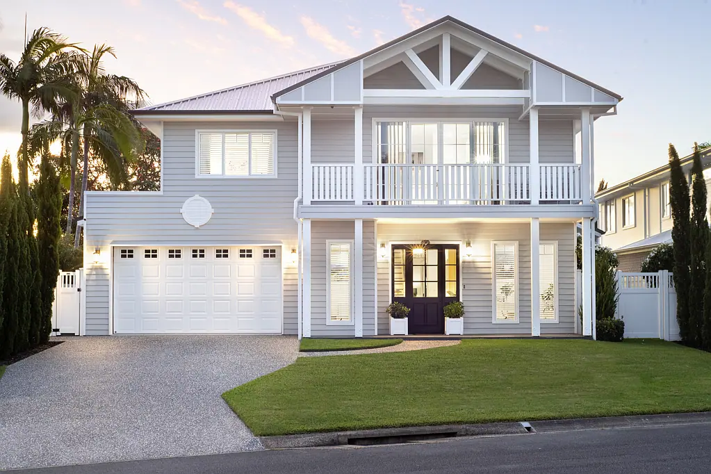 Clear Island Waters 5Zimmer Dual Living Hamptons Haven, Epitomising Contemporary Sophistication