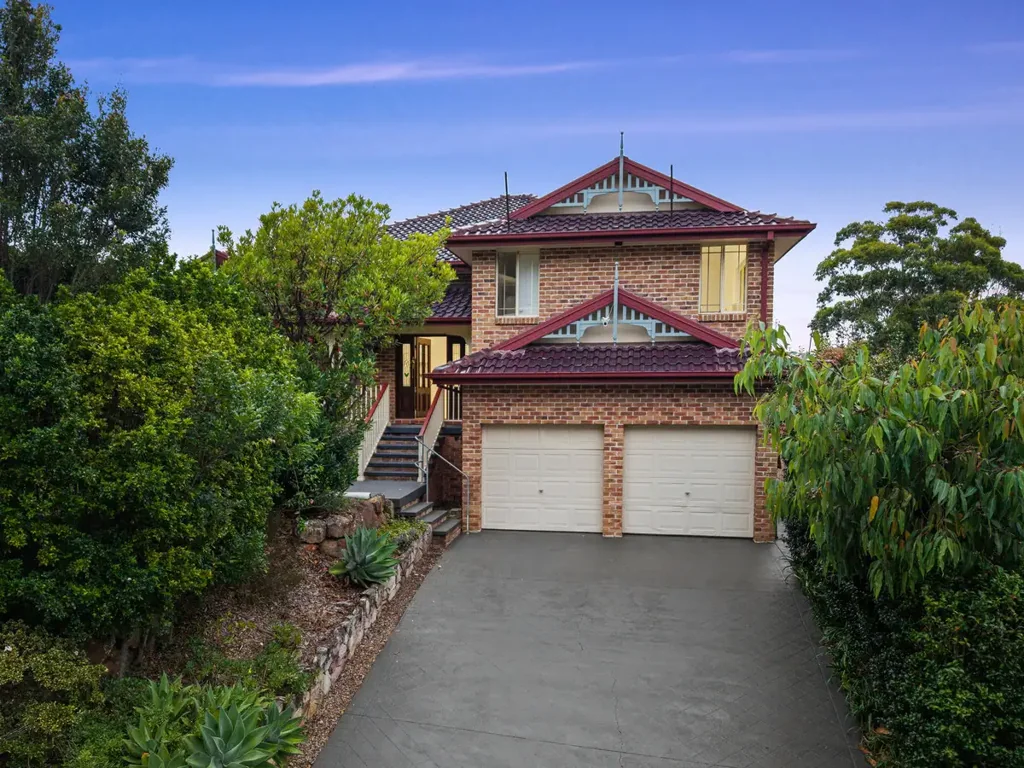 Huge Family Home in Prestigious Estate