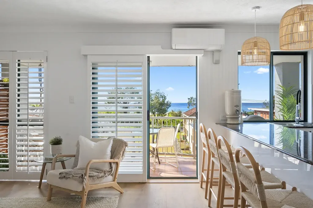 Bilinga 2ਬੈੱਡਰੂਮ Beachside Bilinga your door to shore consisting of 2 bed, 2 bath, 2 car