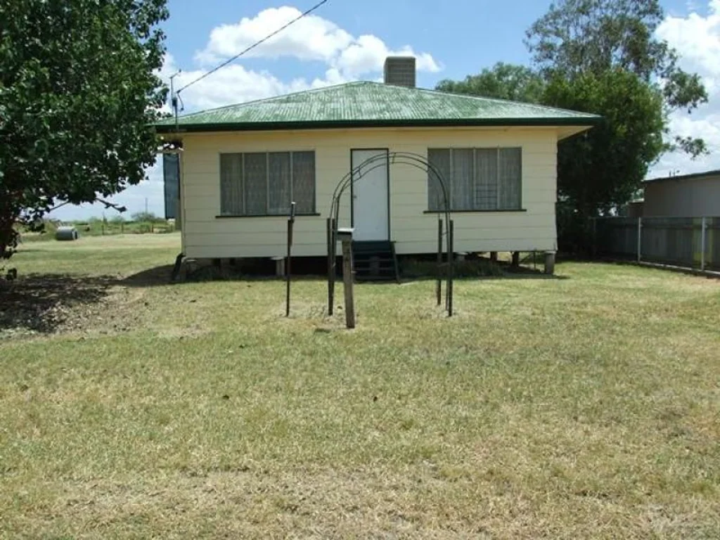 Blackall 3房  Charming Three-Bedroom Home on Expansive 1730m² Block - A Renovator's Delight!
