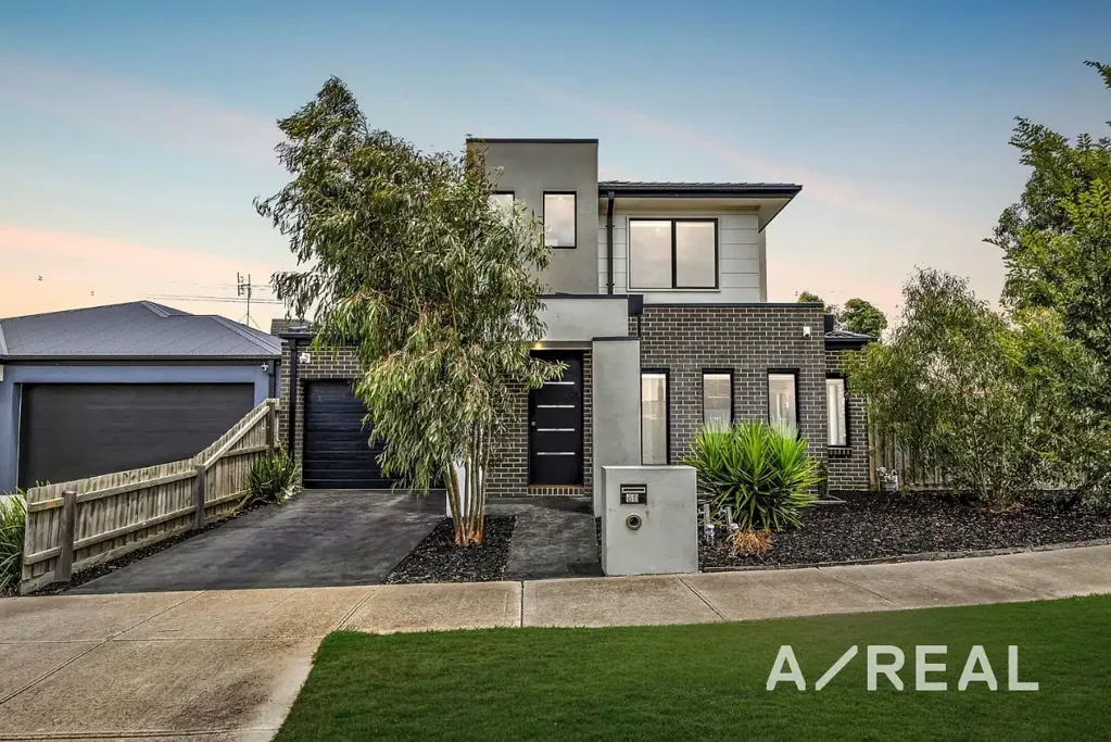 Chic Living in Prime Location