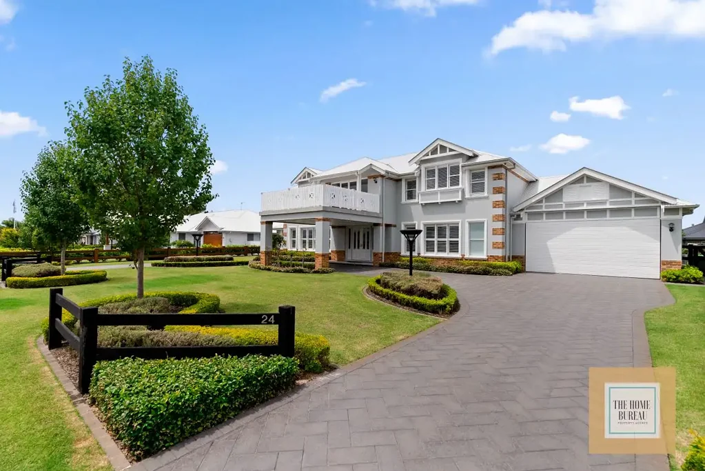 Pitt Town 5 Bedroom Wellington Gardens - Quality Binet on Half an Acre. Five Bay Garage & Pool.