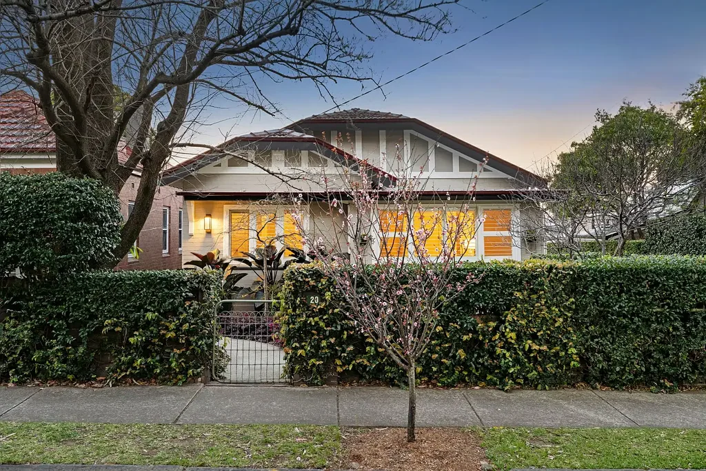 Ashfield 4બેડરૂમ A Storybook Home in Ashfield�s Most Coveted Street