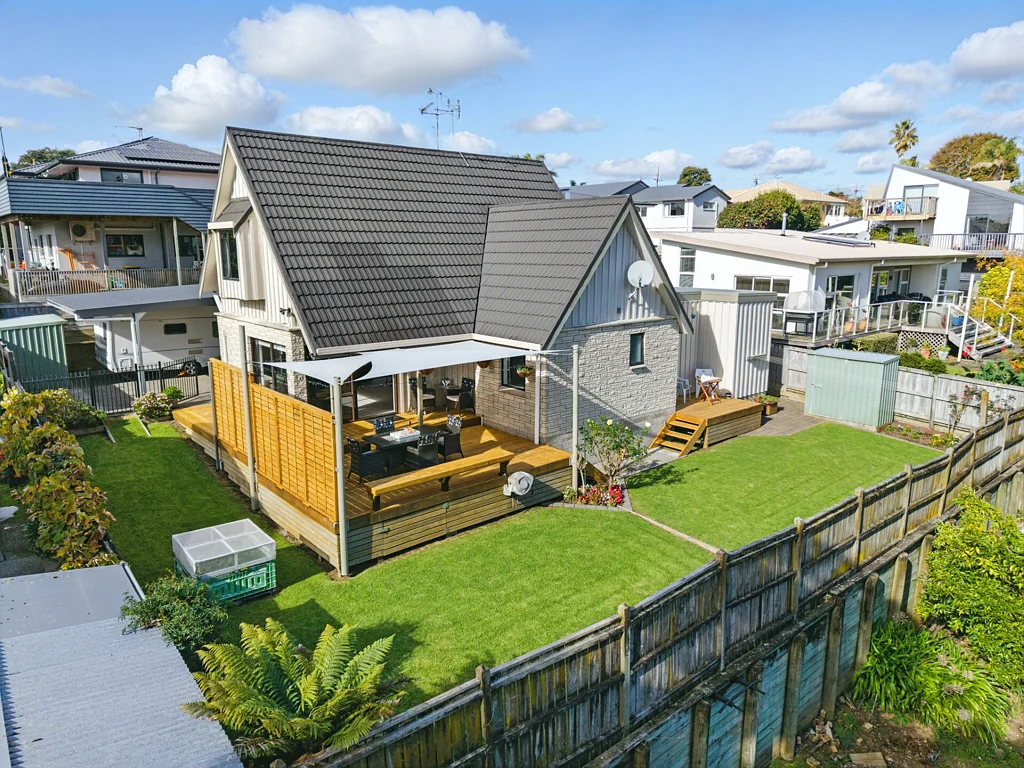 Otumoetai 3 Bedroom Perfectly Presented, Sunny and Private