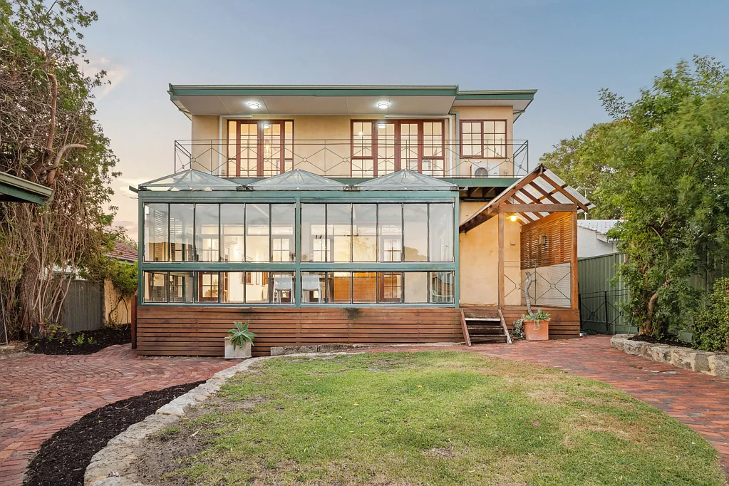 Mosman Park 6Habitaciones Classic Family Entertainer in a Prestige Position