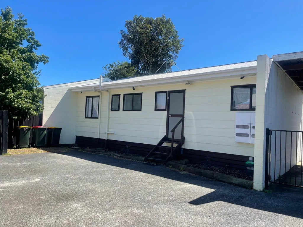 PAPAKURA, 2 BEDROOMS