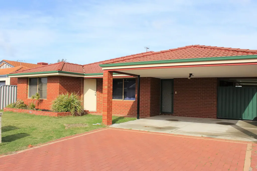 AFFORDABLE 4 X 2 IN A PRIME LOCATION