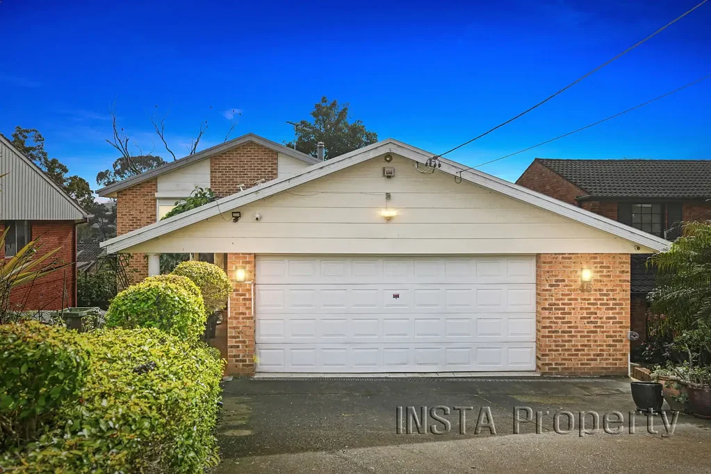 Condell Park 5 Bedroom Massive Split-Level Home on a 556m2 Parcel with Impressive Views