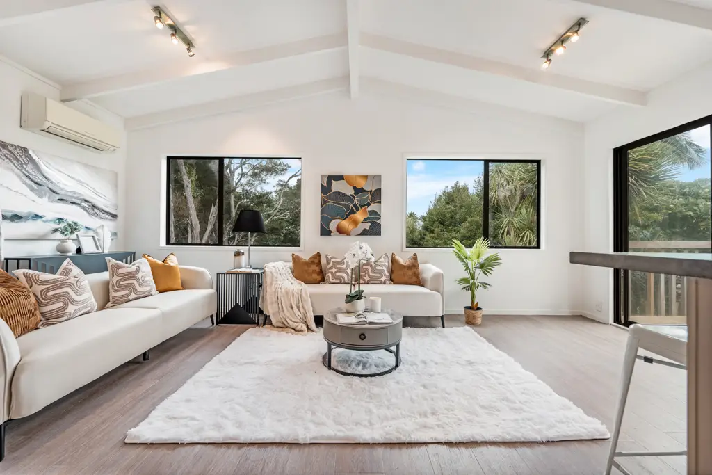 Hillcrest 4chambre Must Sell - Owner Bought Elsewhere!